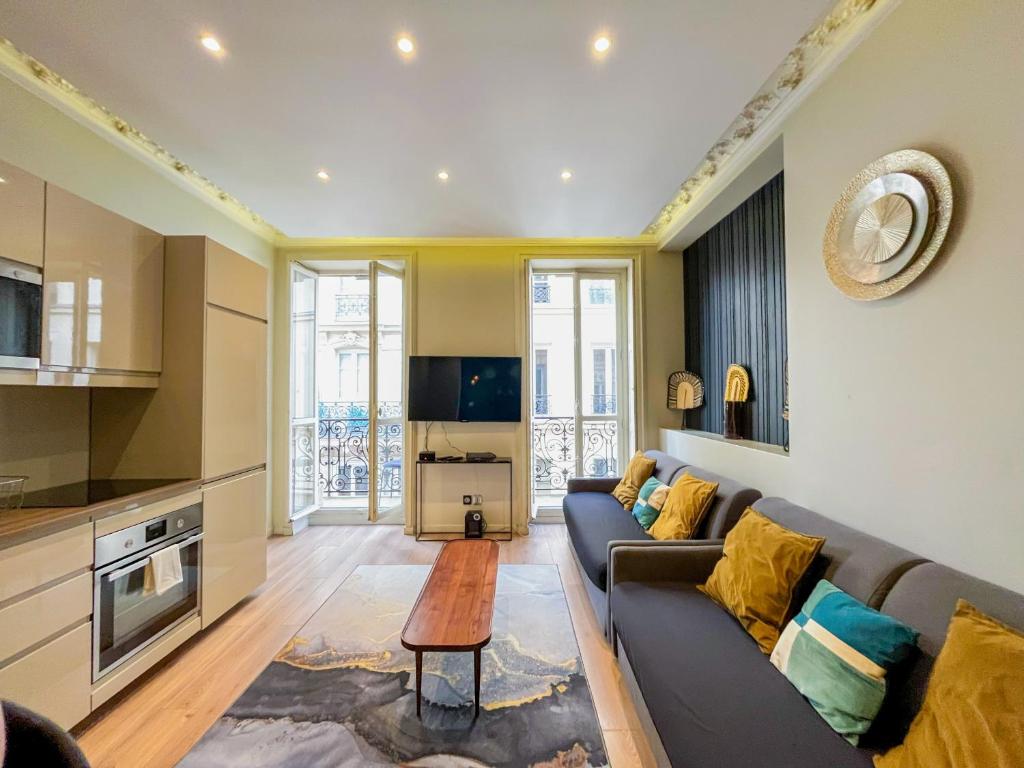 UrbanFlat 61 - 3 Bedrooms Apartment Center of Paris - 1
