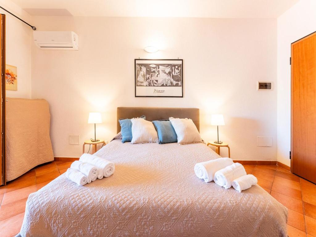 Bright 3 guest apartment with pool - 3