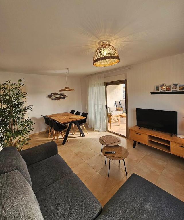 Esmeralda Suite 2 Bedrooms 3 Pool & Parking - 4