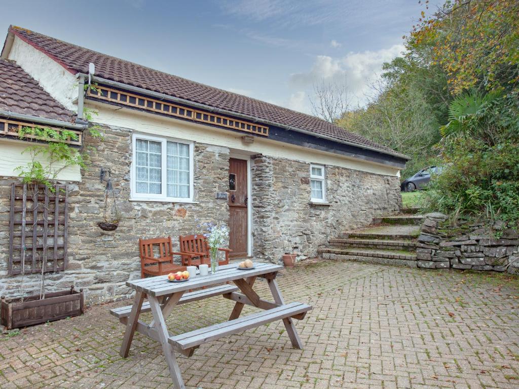 Byre - pet-friendly barn conversion cottage near Looe, Cornwall