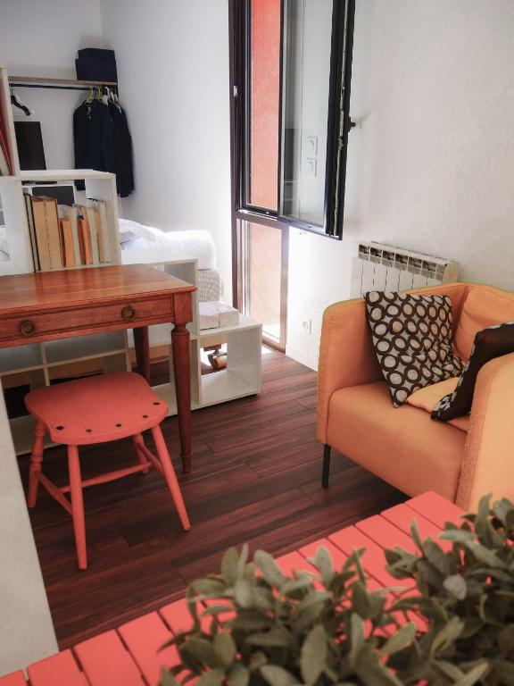 VillaCarros - Studios in Sea & Mountain Villa near Nice with Idyllic View - 4