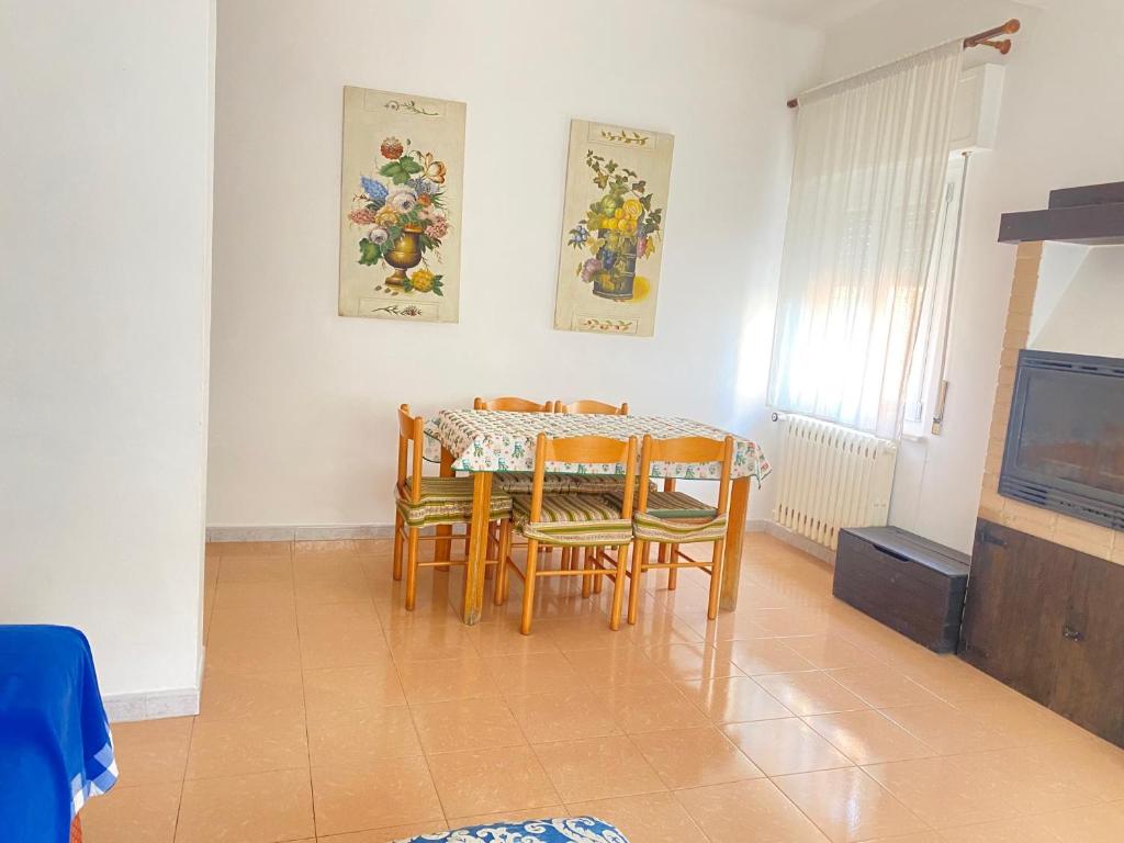 Numana centro a 500 mt mare, trilocale con 2 camere a letti piani, 1 posto auto - 1