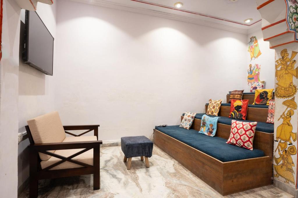 Shared lounge/TV area