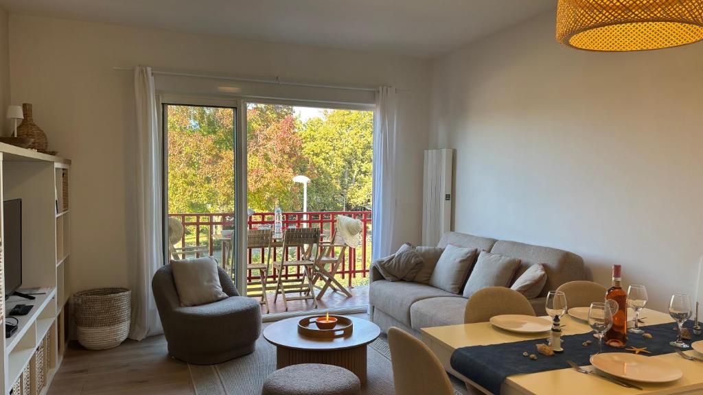 T2, 50 m beach, balcony with sea view - 5