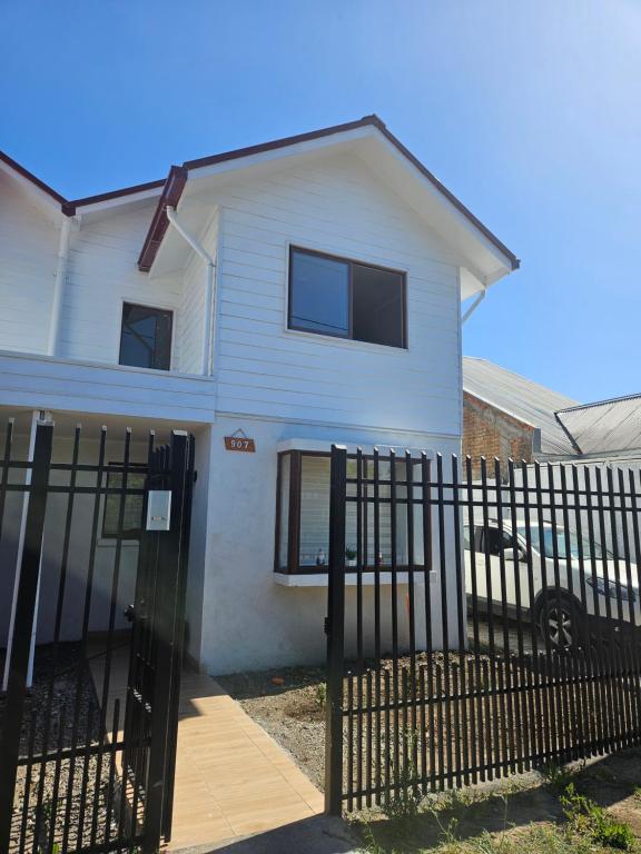 Casa con estacionamiento privado - 3