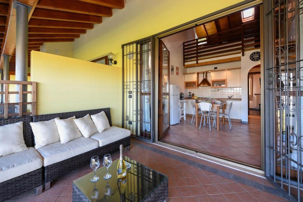 Loft Soppalcato con Patio, Piscina e Parcheggio - 2