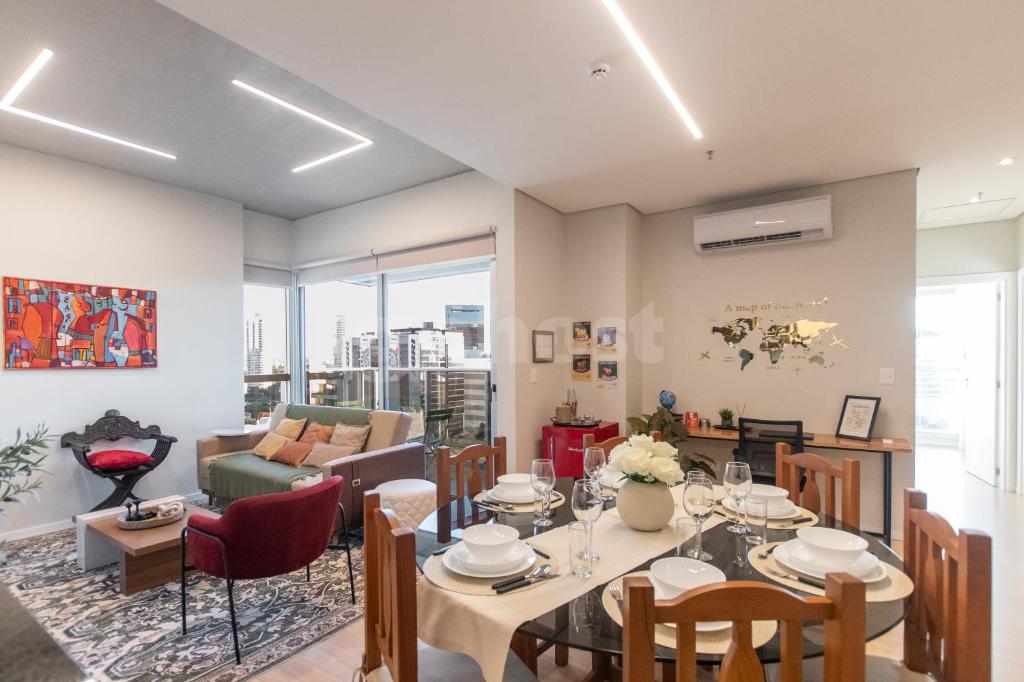 Petra Tower Luxury 2 BR Apt w Resto, Pool & Gym - 3