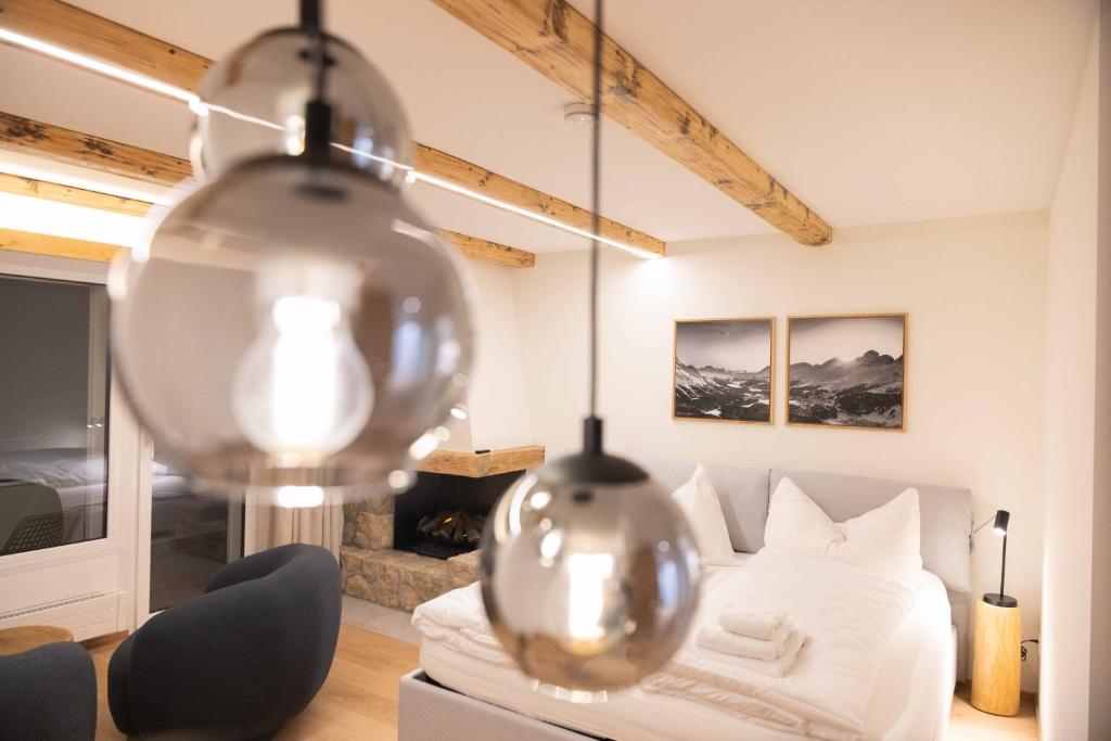 New Premium Studio with eFireplace, Pool & Sauna - 4