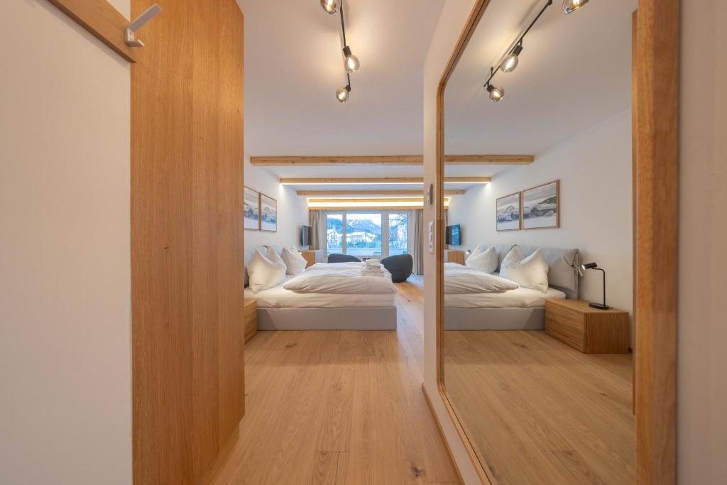 New Exclusive Studio with eFireplace, Pool & Sauna - 3