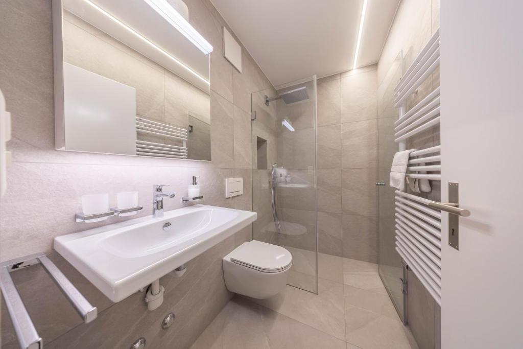 New Exclusive Studio with eFireplace, Pool & Sauna - 4