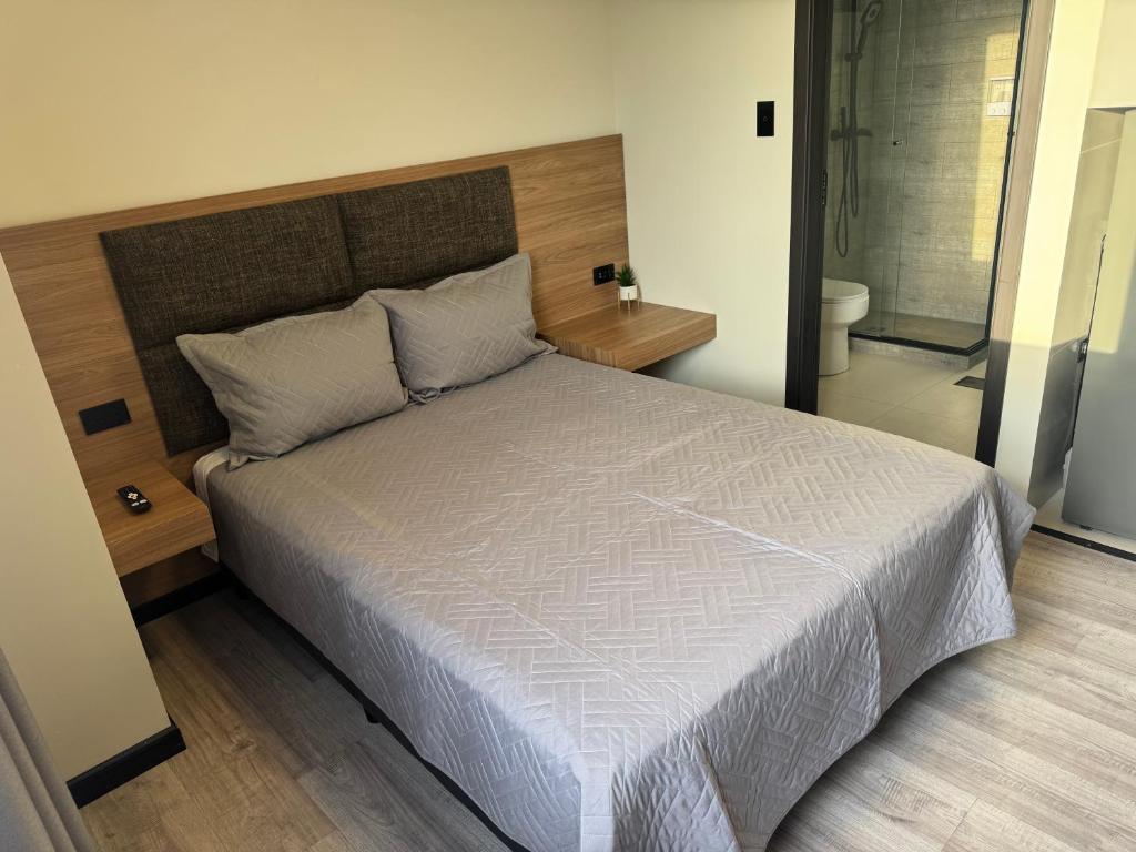 Moderno, centrico, wifi y zona de trabajo - 1