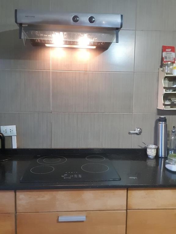 Hermosa casa iluminada con espacio verde y cerca del cerro - 3