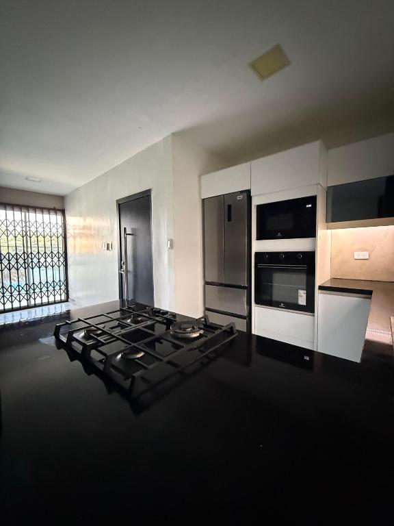 Jeanael suites 2 - 3