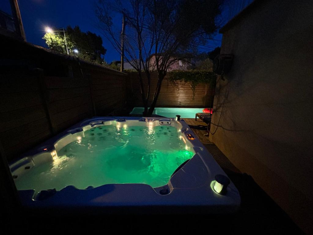 Maison avec Piscine et Jacuzzi Proche des plages - 2