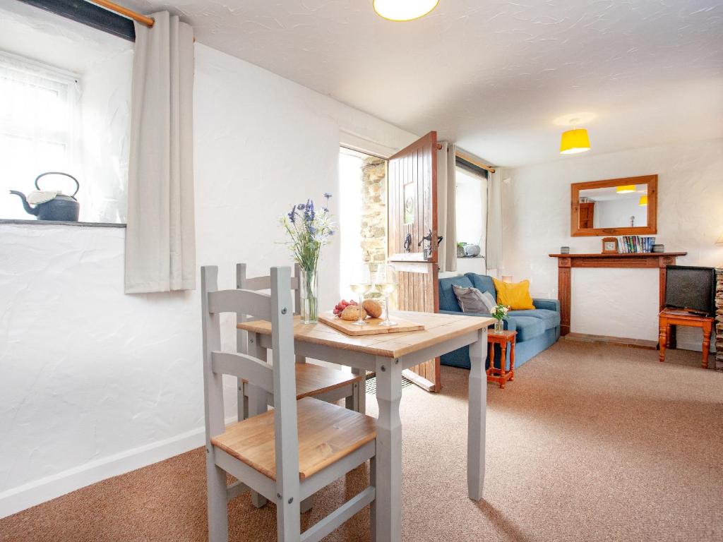 Byre, Looe photo 2