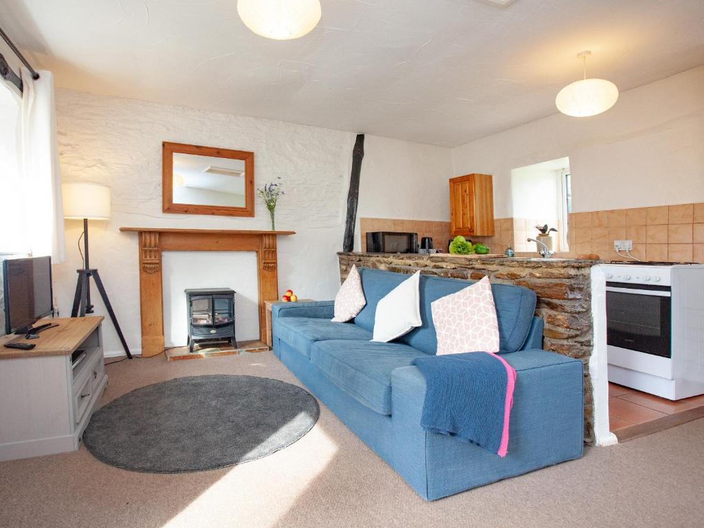 Linhay cottage, Looe - pet-friendly stay