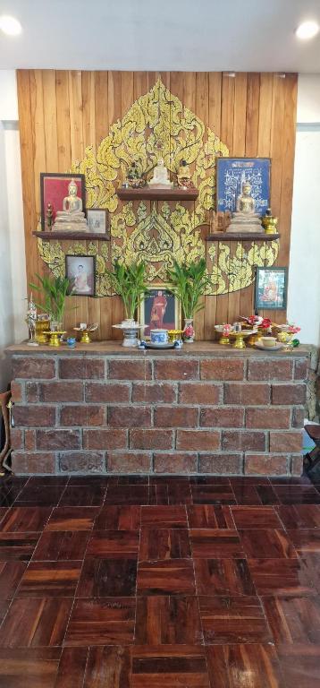 Shared lounge/TV area, Kingfisher House in Kanchanaburi