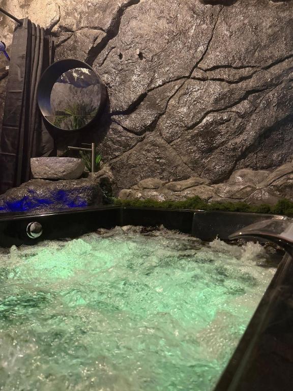 La love grotte immersion complète avec jacuzzi - 3
