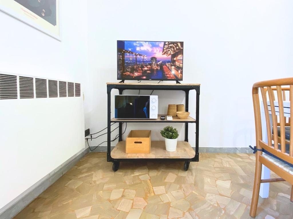 Modern Two-Room Apartment with Free Parking - 4