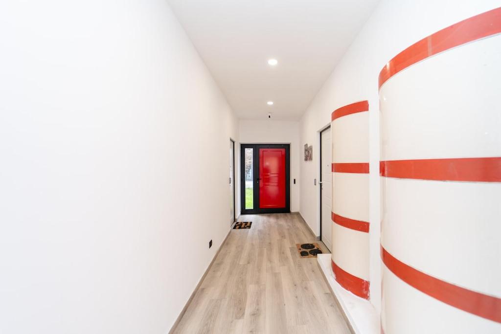 Cozy apartment with WiFi and AC & Parking - 4