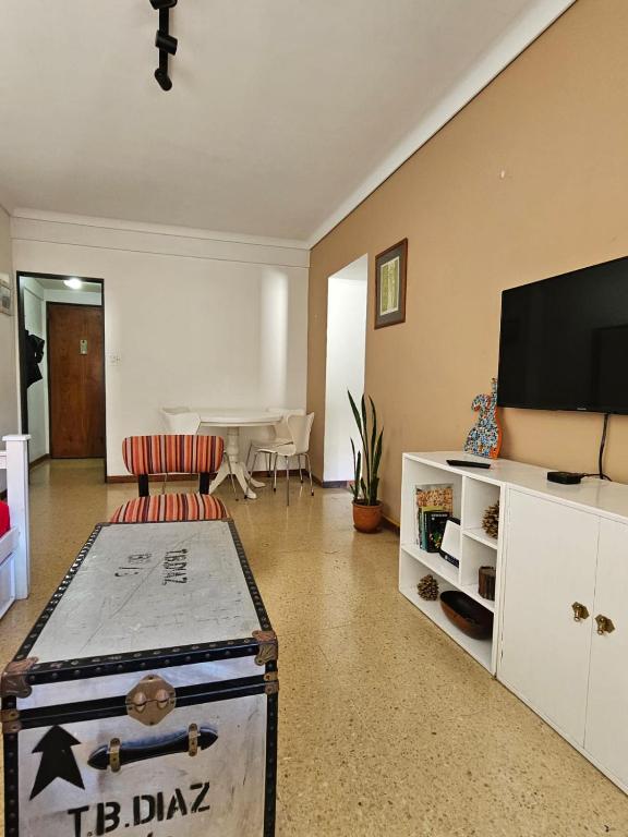 2 ambientes amplios en el centro - 2