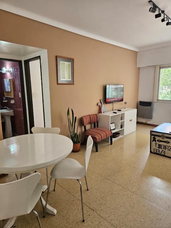 2 ambientes amplios en el centro - 5