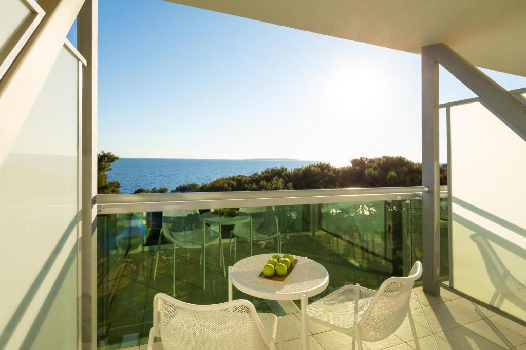 Surrounding environment, Family Hotel Vespera in Mali Losinj