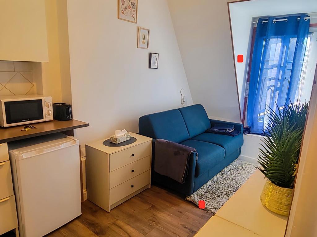 Cozy studio with a view of the Eiffel Tower - 2