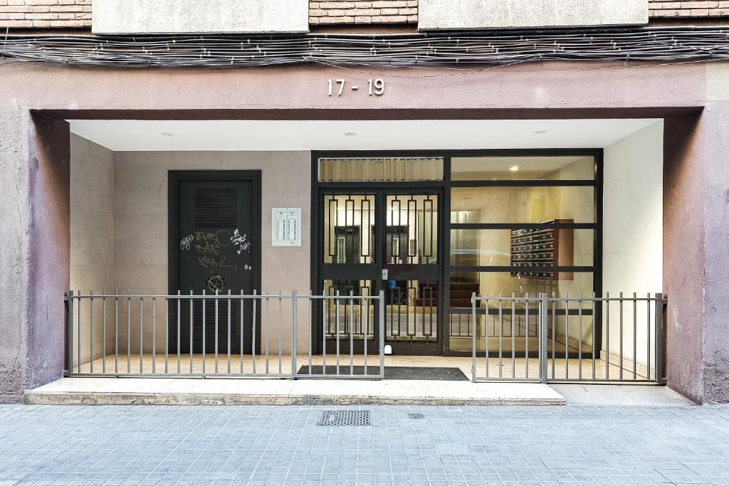 Barcelona Cozy Apartment - 2