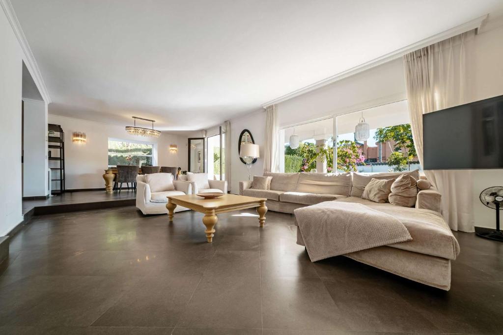 Villa Parcelas Del Golf Private Pool Family Marbella Escape - 3