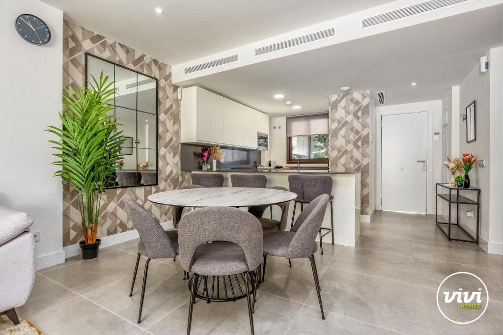 ViVi Homes - Apollo Luxury, Pool, Gym & Beach - 3