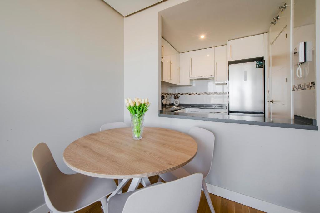 Sky Living para 4 con Parking en Sanchinarro - 2