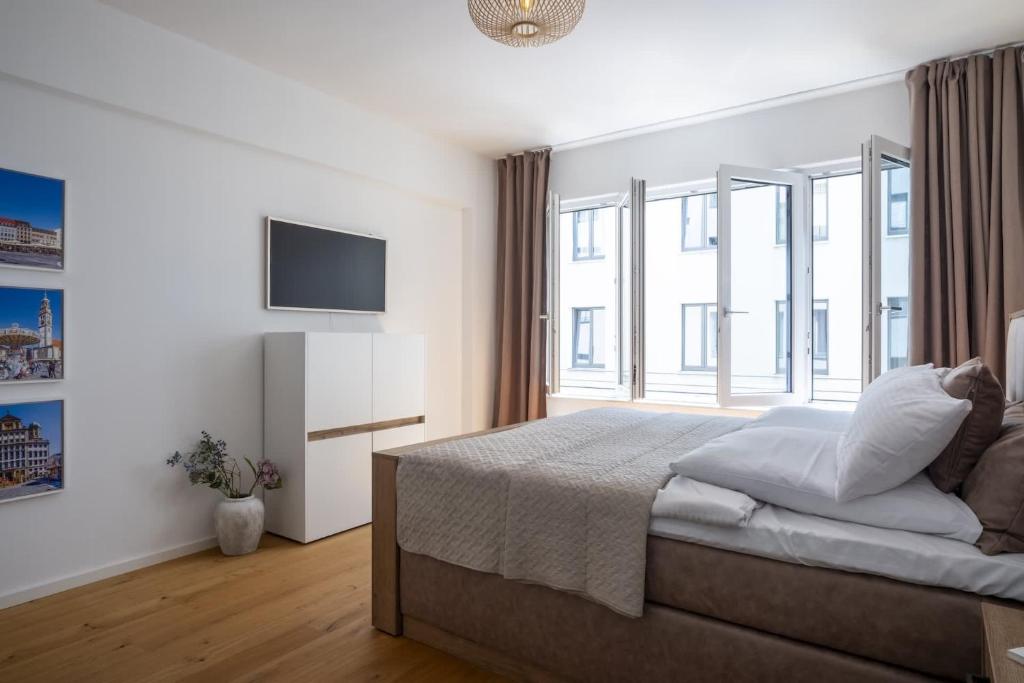 GoldenKey-Suites - Luxury Suite 'Leopold Mozart' - 3 Rooms - Air Conditioning - Prime location Rathausplatz Augsburg - 2