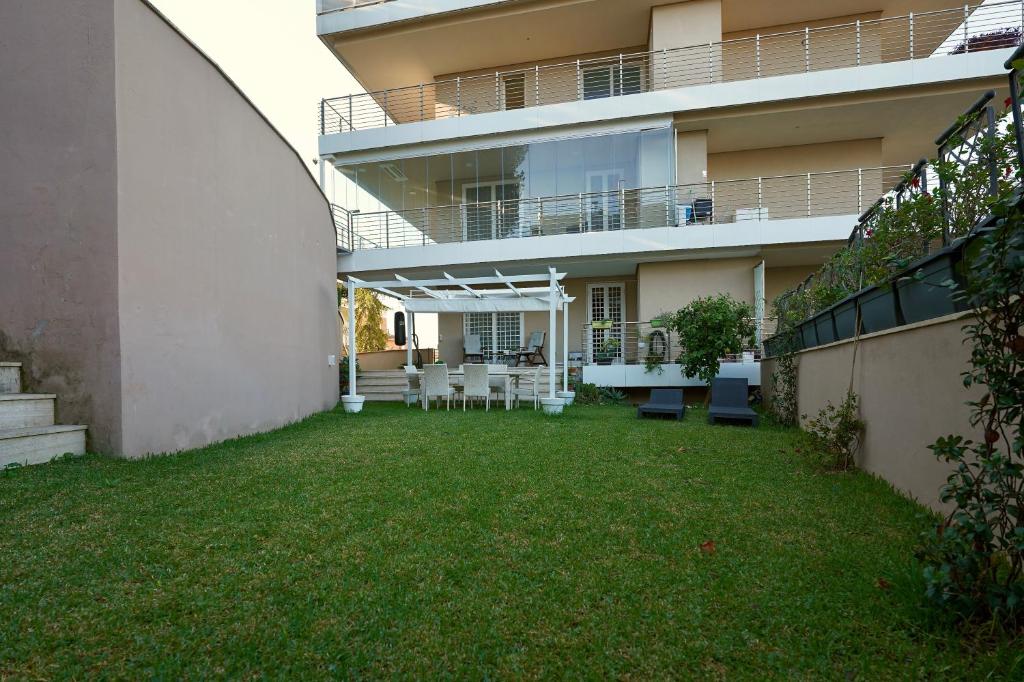 Enchanting Garden Retreat - 1