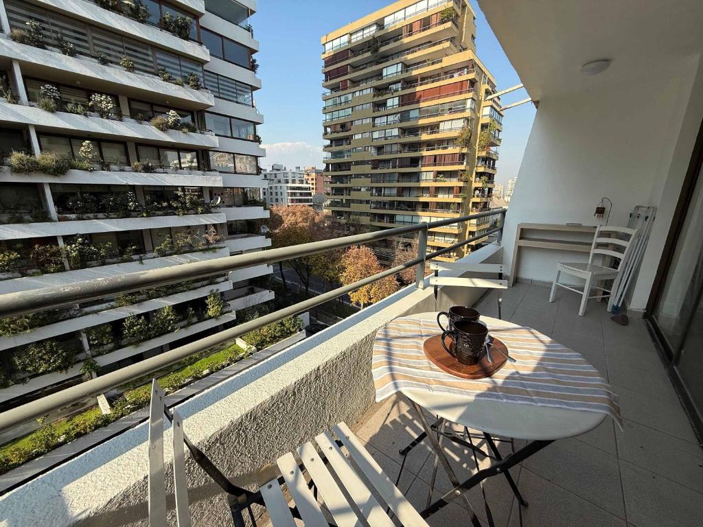 HOM I Metro EL GOLF con Parking LasCondes - 1