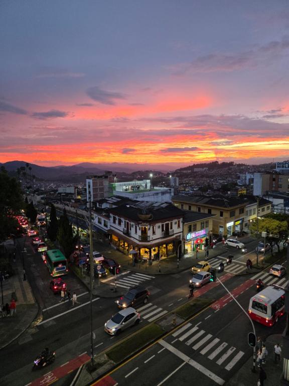 Apartaestudio con vista a AV Santander Manizales - 2