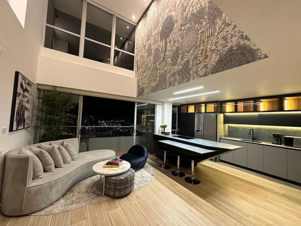 El Poblado Two-Level Luxury Penthouse Amazing View - 3