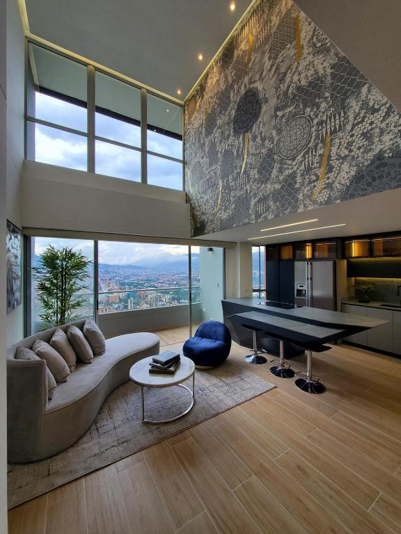 El Poblado Two-Level Luxury Penthouse Amazing View - 4