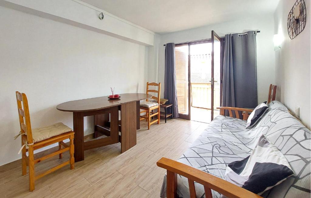 2 Bedroom Awesome Apartment In Oropesa Del Mar - 2