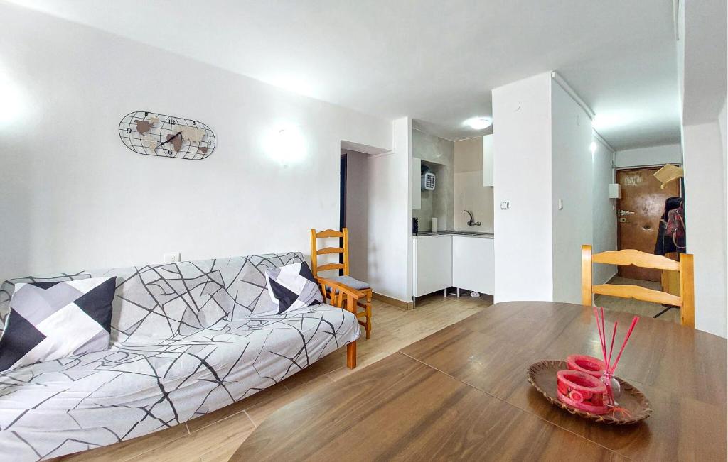 2 Bedroom Awesome Apartment In Oropesa Del Mar - 3