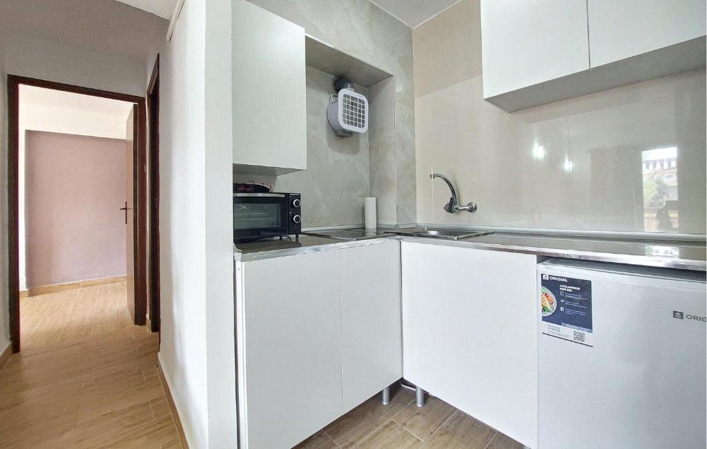 2 Bedroom Awesome Apartment In Oropesa Del Mar - 4