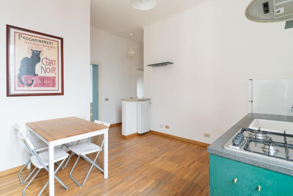 GuestHost - MM5 Isola Cozy Apartment - 1