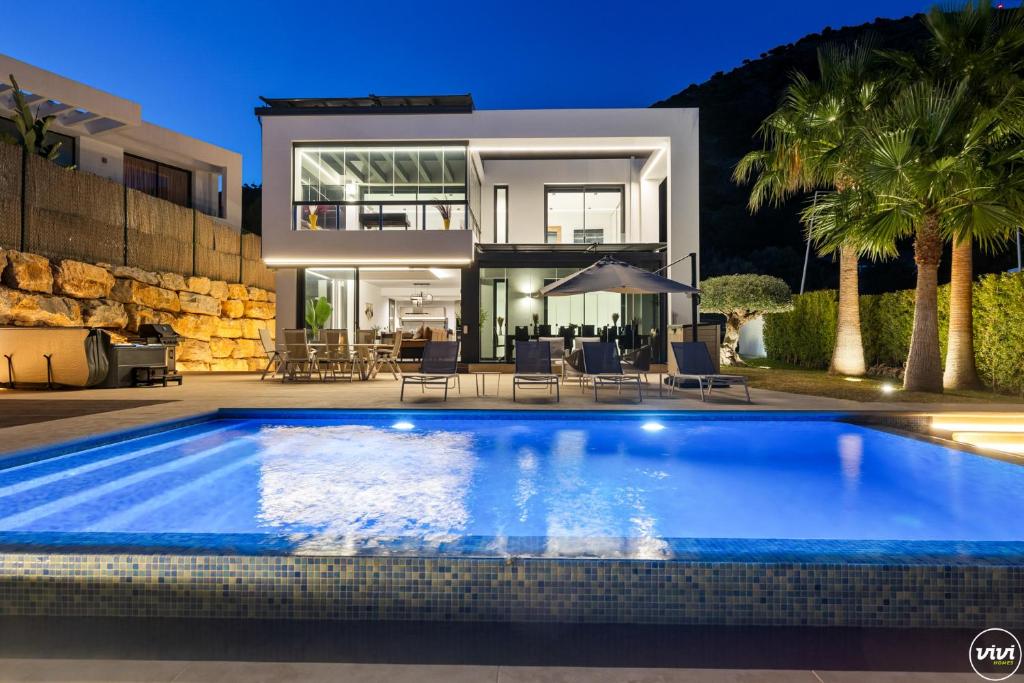 ViVi Homes - Villa Yara Pool, Sauna, Jacuzzi & Cinema - 1