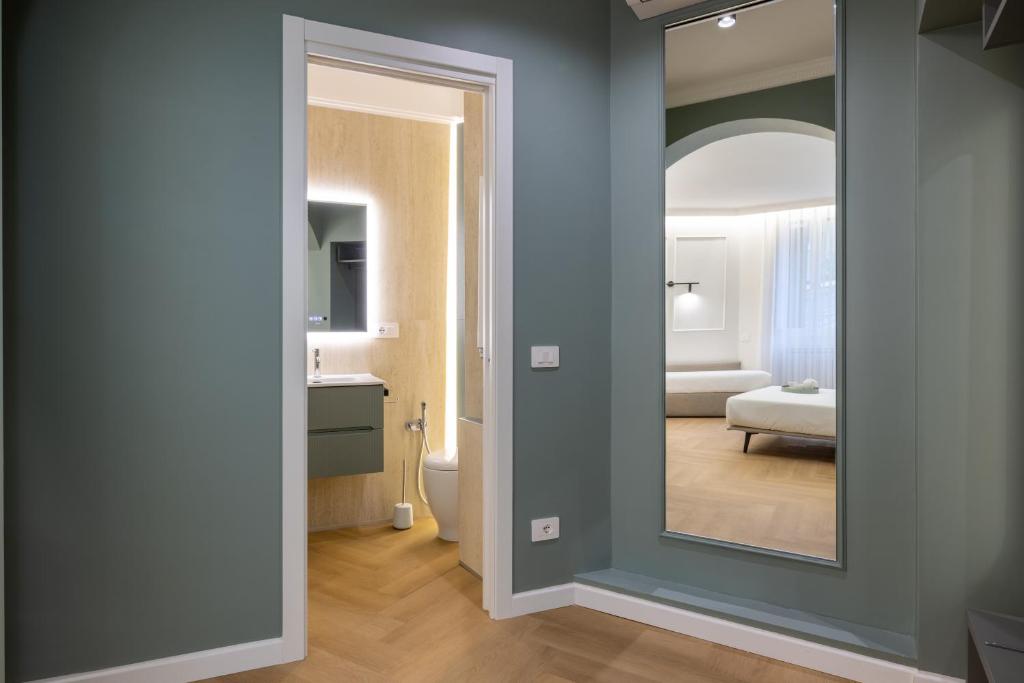 Luxury Apartment with Private Hot Tub & Sauna - Magnifica Homes - 4