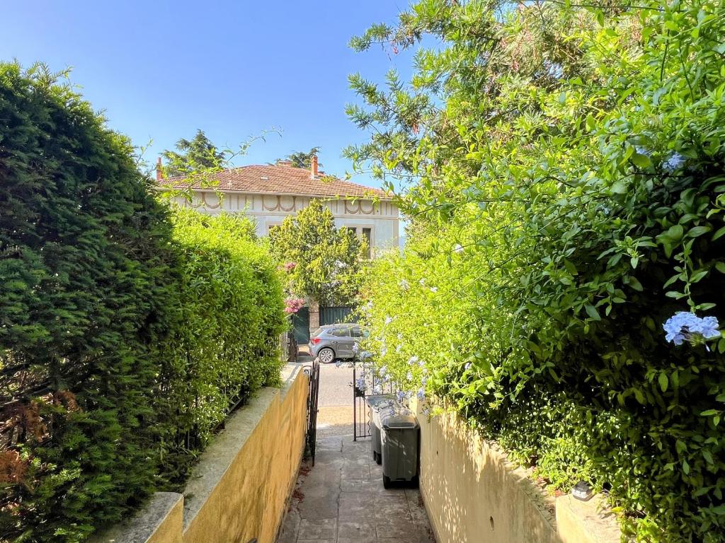 LE CASTEL Superbe appartement climatisé pour 4 personnes au centre ville de Hyères - 3