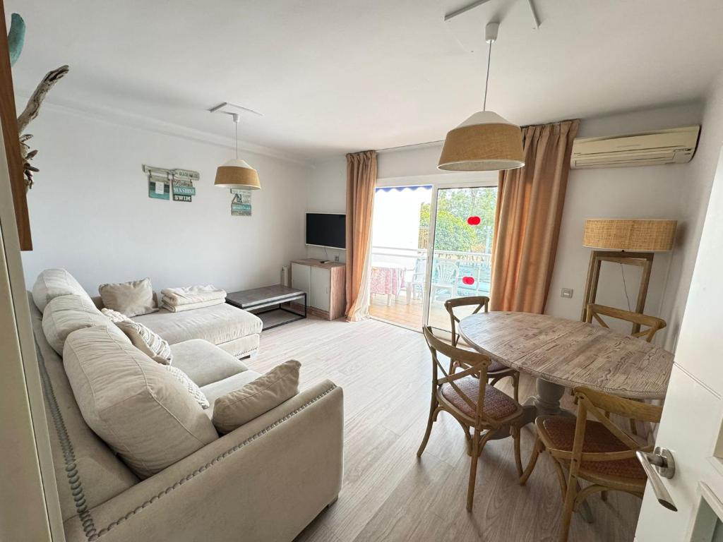 APARTAMENTO PRIMERA LINEA MAR CAMBRILS cerca PUERTO - 1