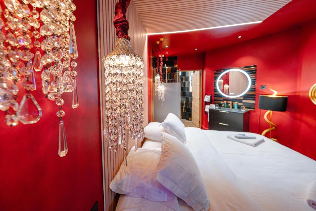 Suite Jacuzzi & Sauna privatifs - Paris - Or Norme By Le Douze - 3