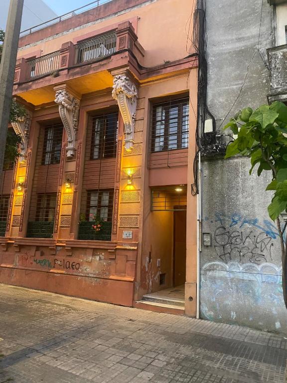 Great location, 2 bedrooms, 2 bathrooms - 5