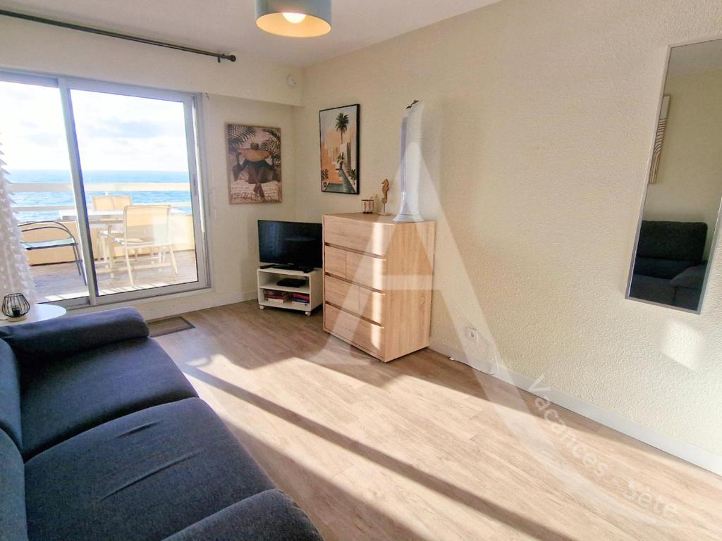 STUDIO 1ERE LIGNE MER AVEC PKG QUARTIER CORNICHE - 2