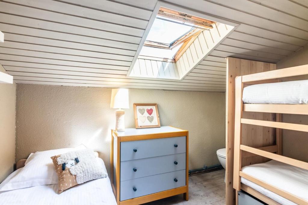 Slow Chalet MontBlanc Soleil sur les pistes Ascenseur Balcon Vue Parking - 4